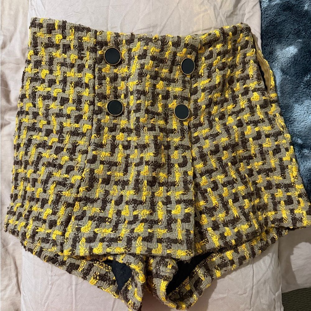 Zara Stylish Yellow and Brown Tweed Women Shorts L